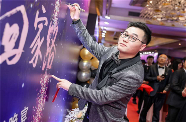 【高光“疫”事】勇敢逆行的特殊“网约车”——304am永利集团90后，用信念打通生命运输线