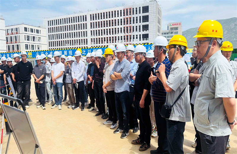 2025年4月17日，由莆田市涵江区住房和城乡建设局主办、304am永利集团三建承办的钢筋安装工程质量防控现场交流会在联东U谷·涵江海峡智造产业谷一期成功召开。